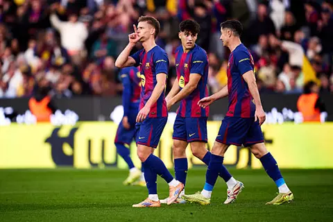 دقيقة بدقيقة.. برشلونة 3-1 ألافيس.. ثنائية داني أولمو (صور وفيديو)